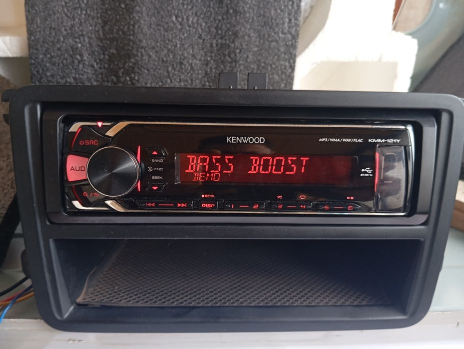 Kenwood KMM-121Y c Bluetooth,FLAC ,RGB.