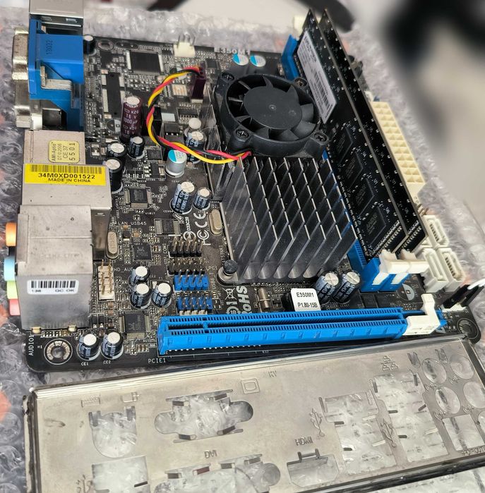 Комплект NAS Mini-ITX: AsRock E350M1