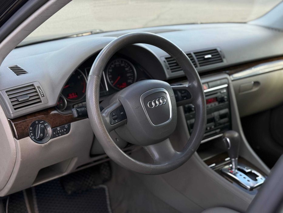 AvtoReal  Audi A4 B7 2005