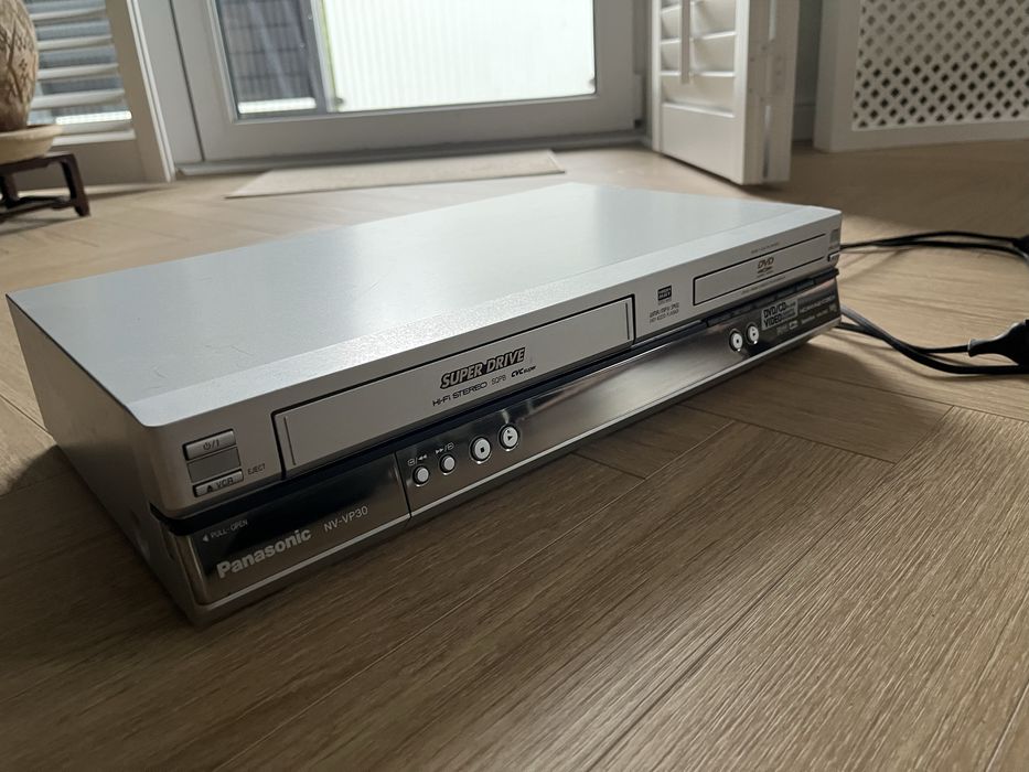 Combo - Odtwarzacz Panasonic NV-VP30 DVD/ CD vhs