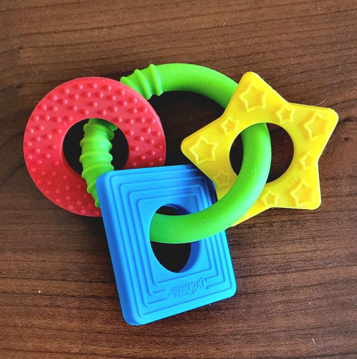 Gryzaki dla niemowlęcia i grzechoczące żaby do wózka komplet