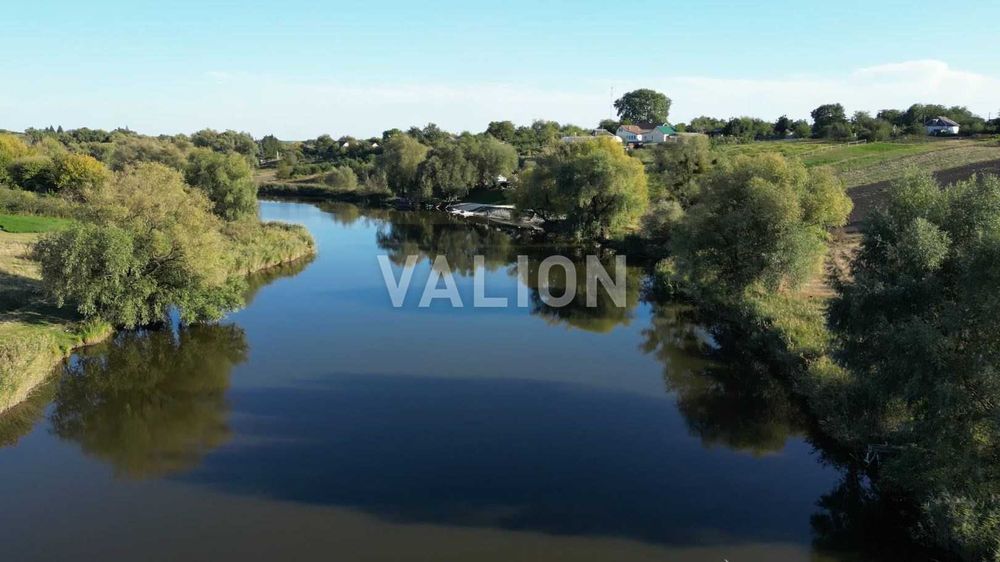 Продам землю в с. Яцьки під охороною перша лінія озера 45 соток без сусідів