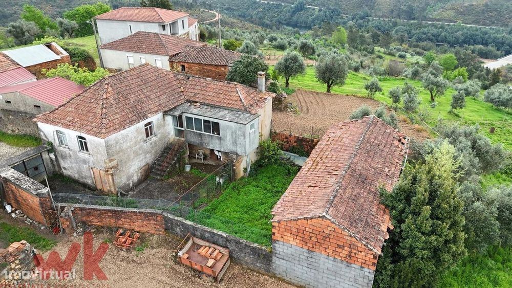 Moradia T4 com terreno com vista para o Rio Alva