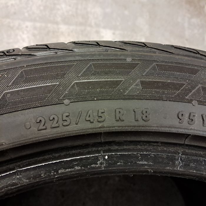 Opony r18 letnie dwie szerokości 245,225
