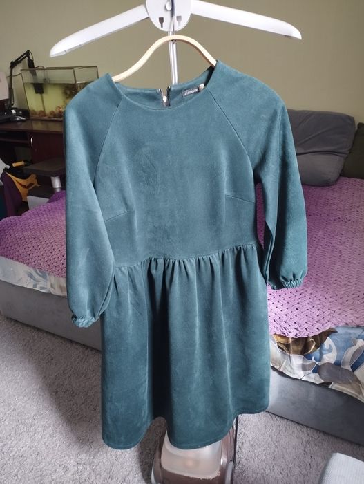 Продам ізумрудну велюрову сукню