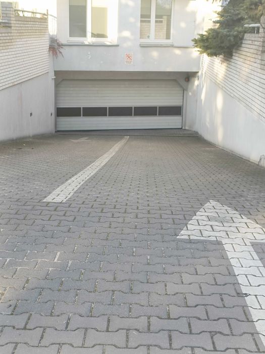 Garaż podziemny, ul. Sieradzka. Tanio