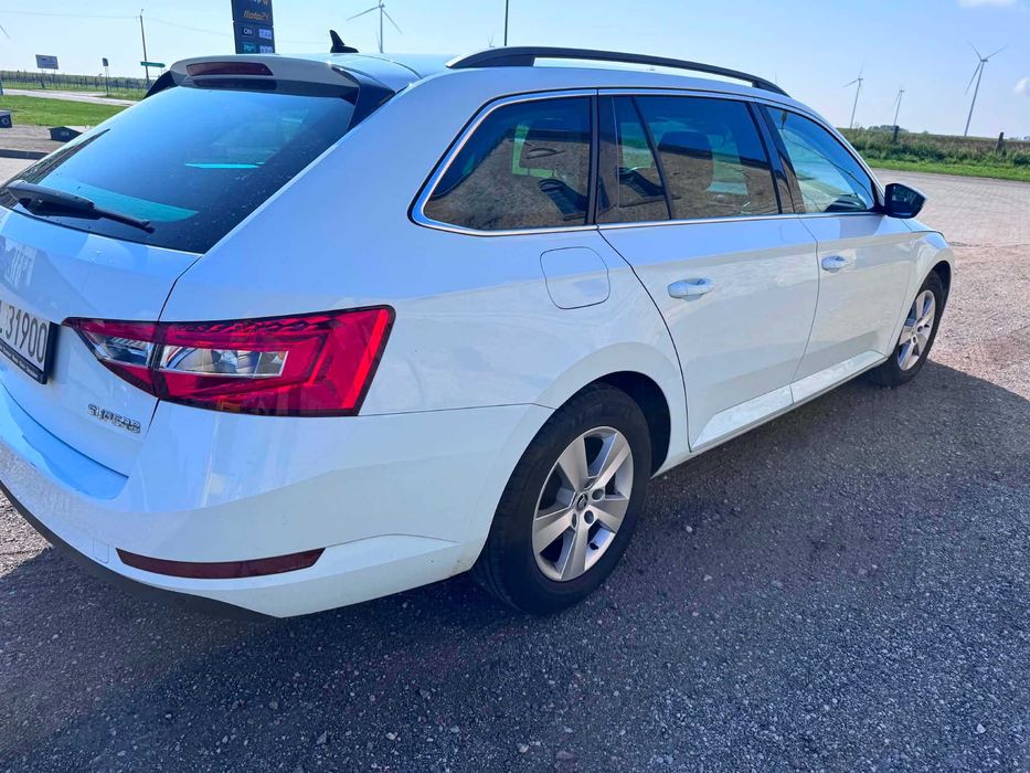 samochód osobowy SKODA SUPERB