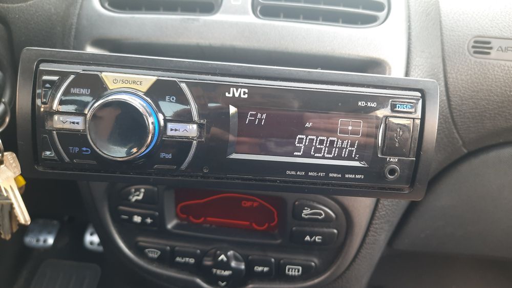 Radio JVC  KD-X40 usb bluetooth, iPod iphone 4x50w iso