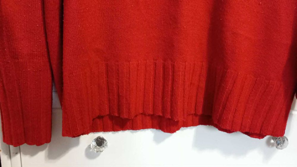 Sweter z dekoltem V