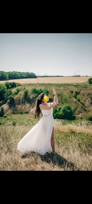 Весільна сукня зі шлейфом