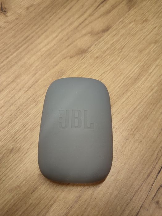 Gumowe etui na słuchawki JBL