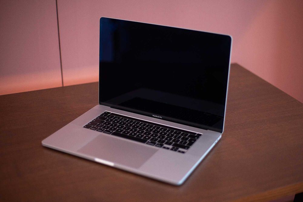 MacBook Pro 16" A2141 Touch - 2019 (i7 2.6/16GB/SSD/Radeon Pro 5300M)