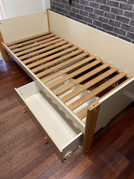 Conjunto de mobília, Móvel e Cama