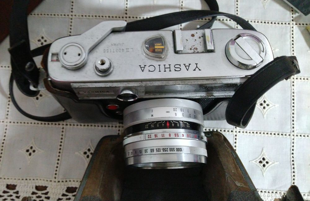 Máquina fotográfica YASHICA antiga