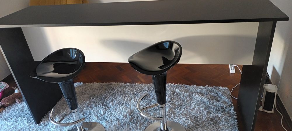 Bancada com 2 bancos