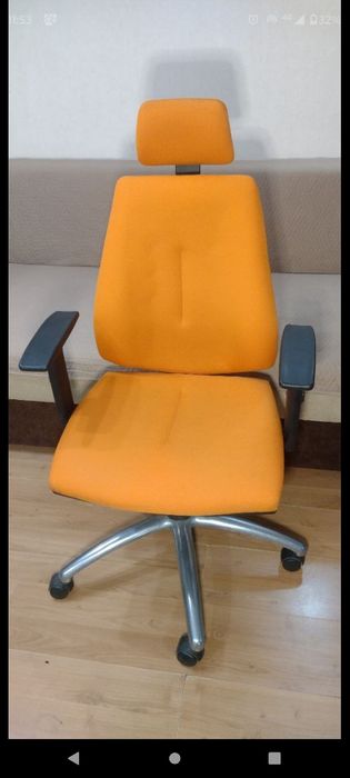 Офисное эргономичное кресло nowy styl