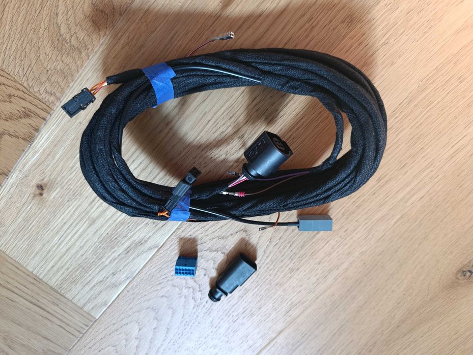 Kamera cofania VW Passat B8 + okablowanie
