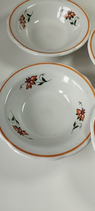 Cztery miseczki z żółtym obrzeżem, LUBIANA