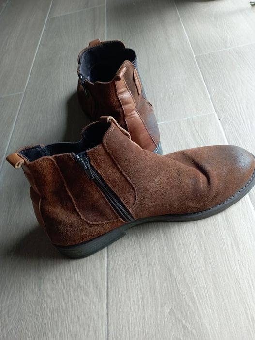 Vendo botas homem castanho camurça, em muito bom estado