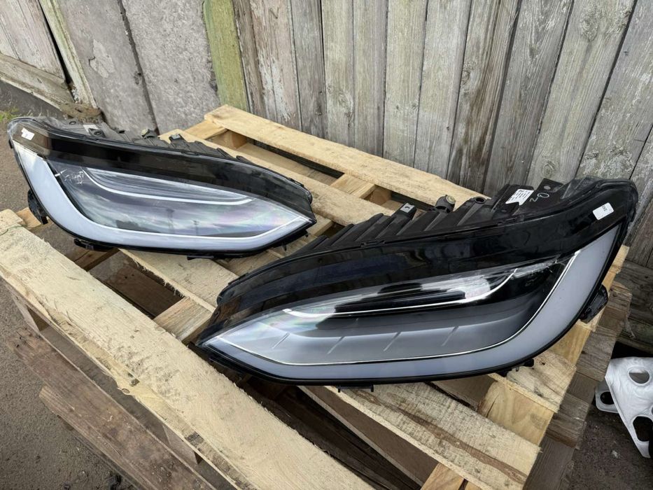 Фари Tesla Mode X 2022 plaid