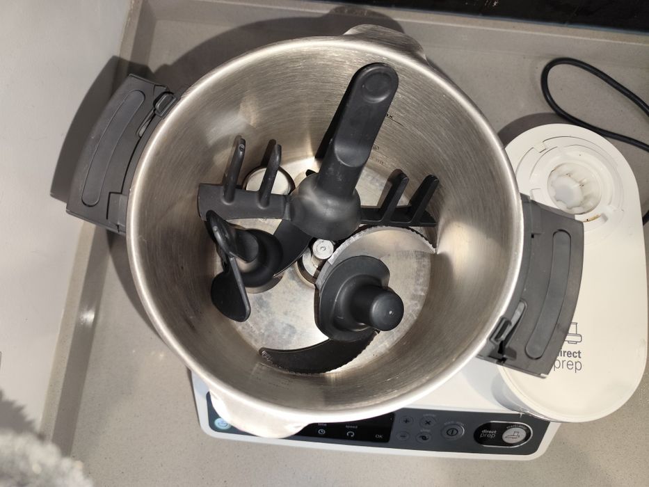 Kenwood Multi CCL401WH
Food Processor with Cooking Function