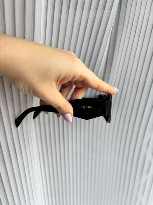 Óculos pretos prada