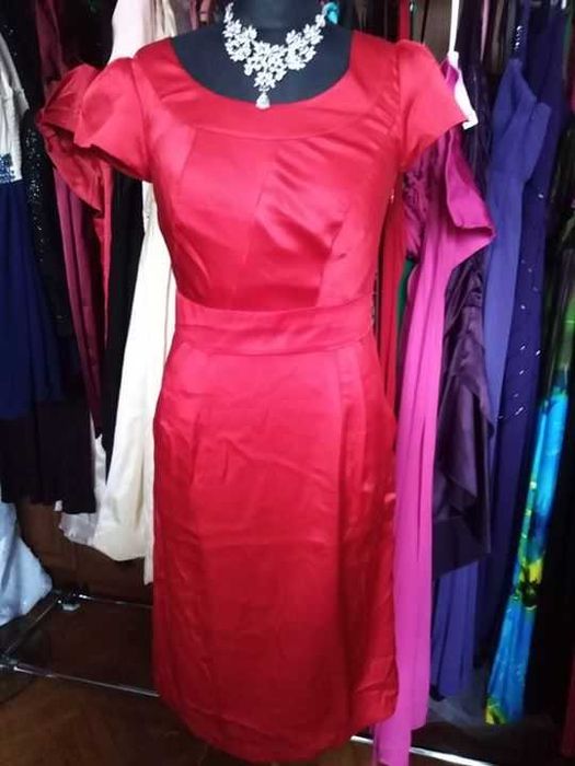 Czerwona elegancka  sukienka rozmiar 36
