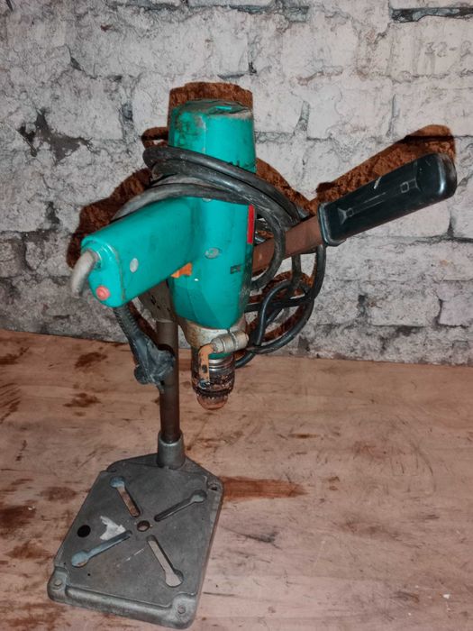 Stojak do wiertarki z wiertarka celma