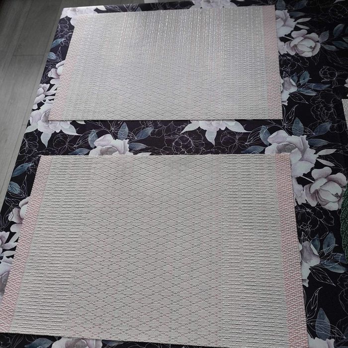 Podkładki na stół nowe