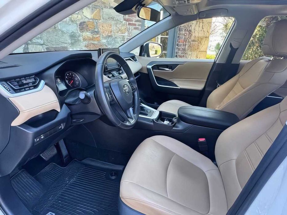 Toyota RAV4      2020