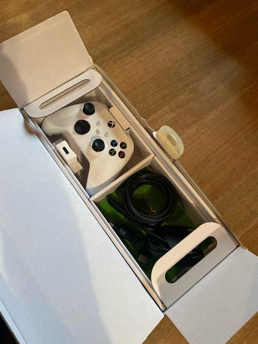 Xbox Series S em caixa e com fatura FNAC