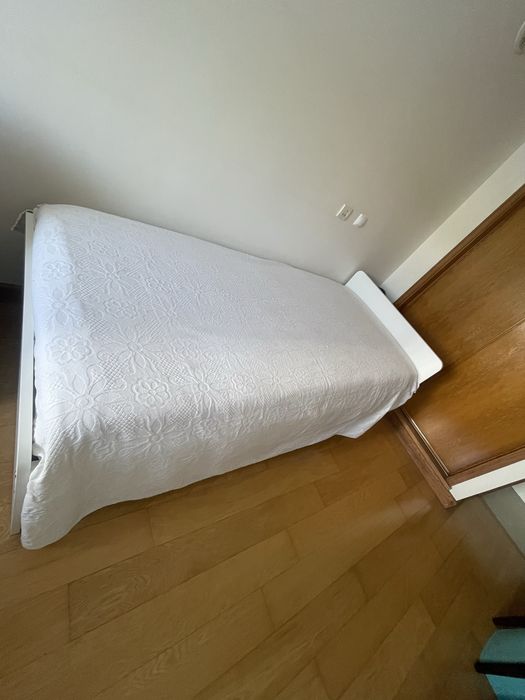 Cama solteiro com estrado e colcao incluido