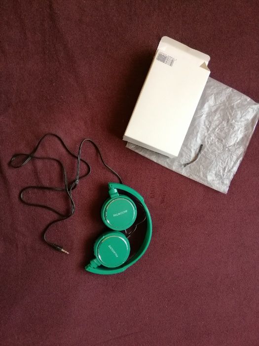 Продам новые оригинальные наушники