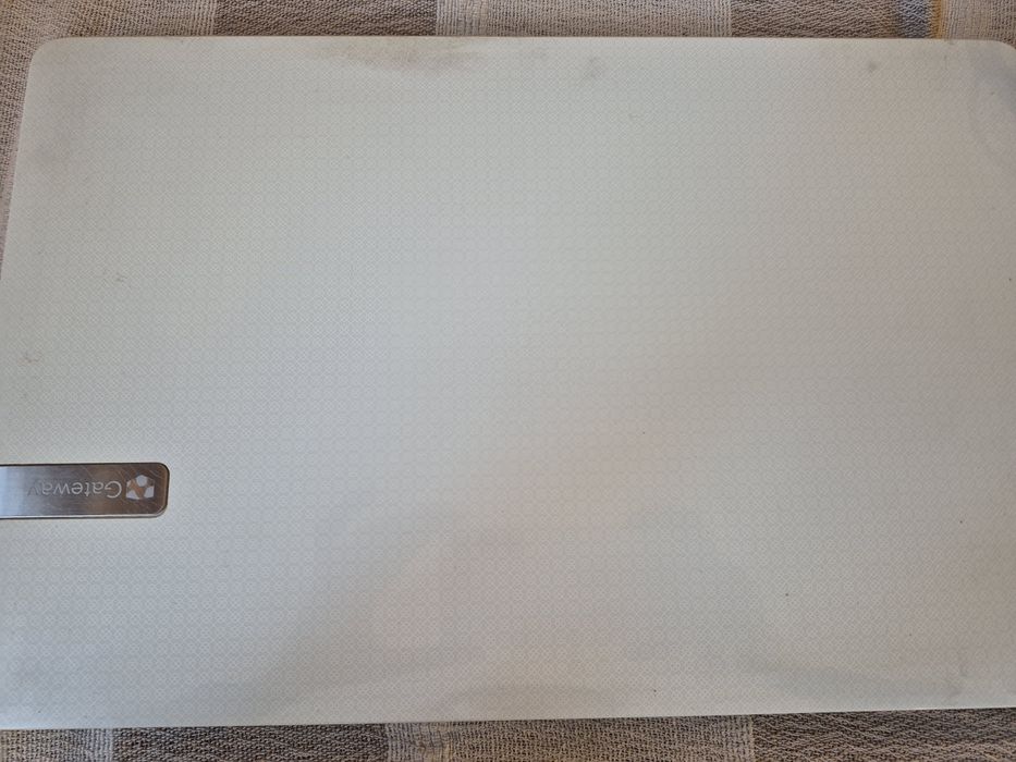 Laptop gateway biały