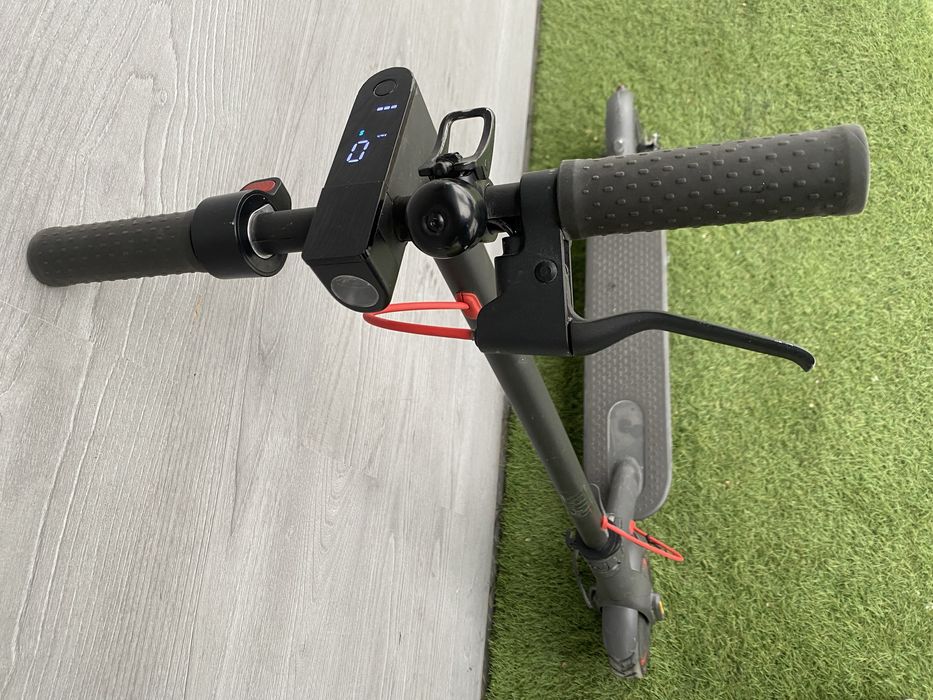 Самокат Mi Electric Scooter Pro
