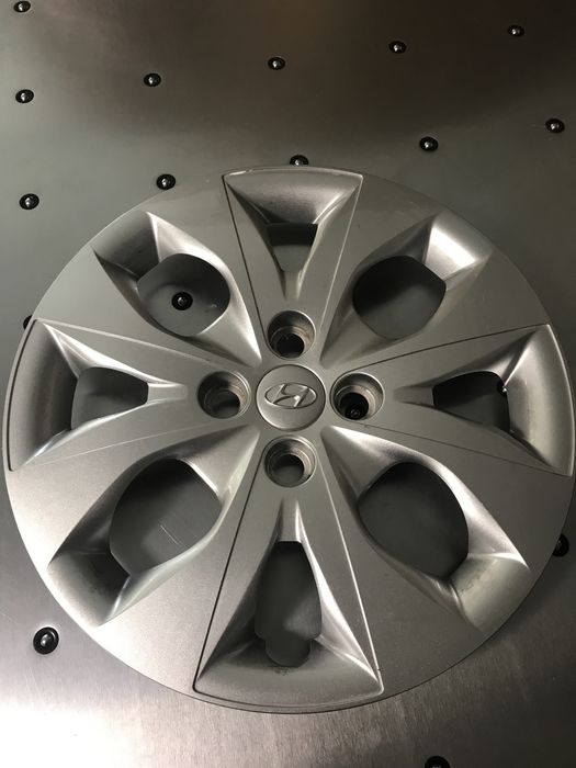Продам оригінальний ковпак Hyundai i20 i30 52960-c8001