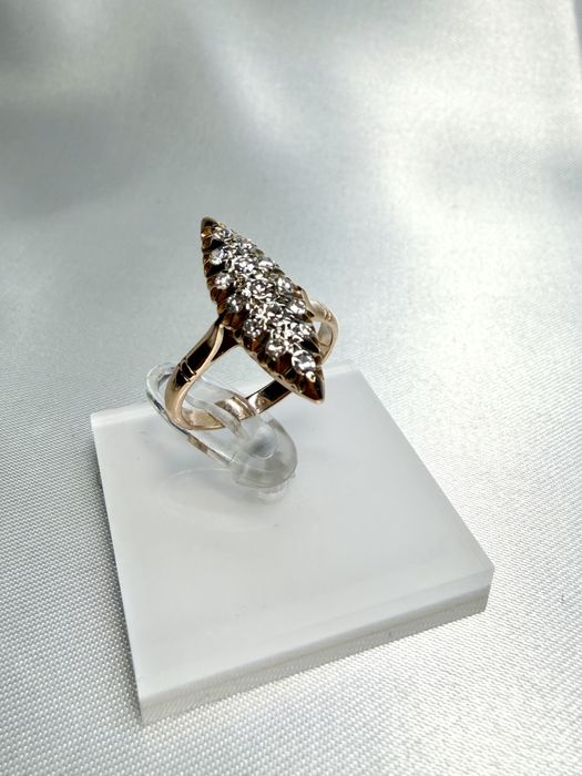 Золота радянська каблучка з діамантами