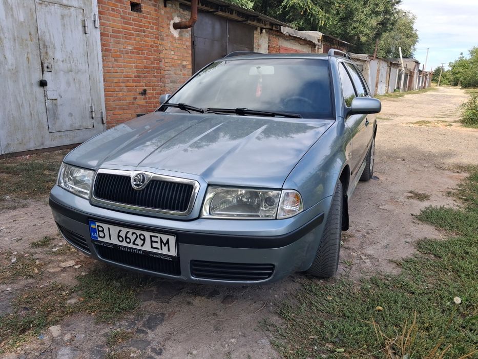 Продам гарну Шкоду Тур(без вкладень)