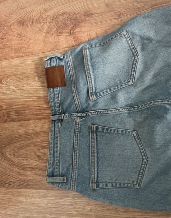 Spodnie jeansy z wysokim stanem proste dżinsy weekday