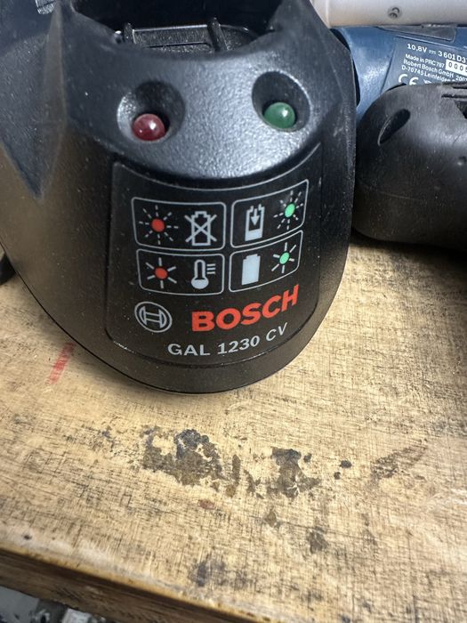 Zestaw Bosch proffesional wkretarka, latarka bateria i ladowarka