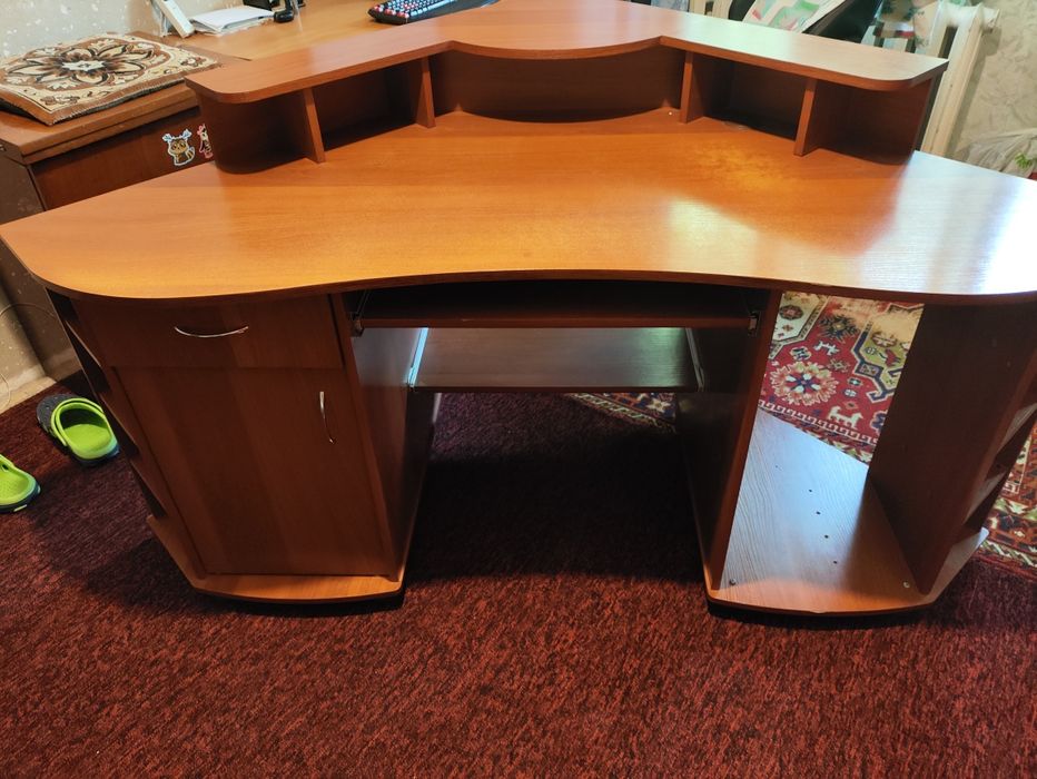 Компьютерный стол (угловой)