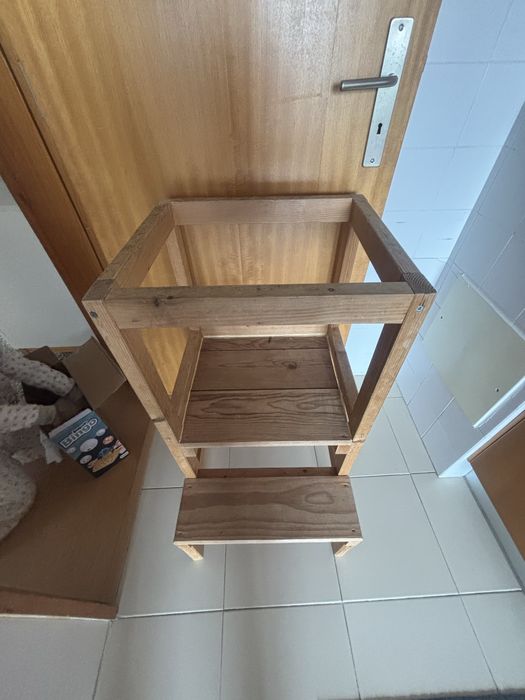 Torre de aprendizagem de madeira