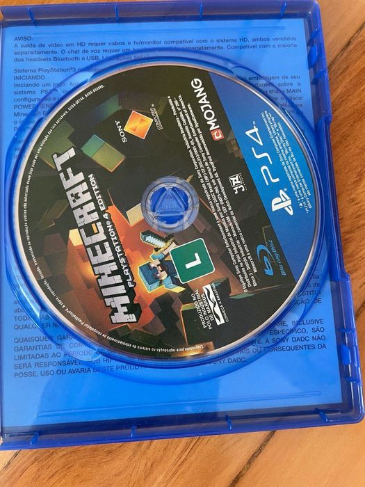 ps4 com 2 comandares e 3 jogos