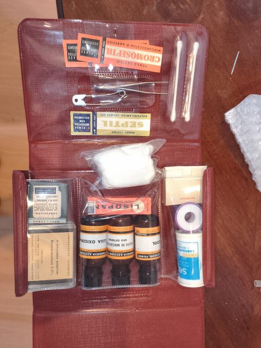 Estojo primeiros socorros vintage