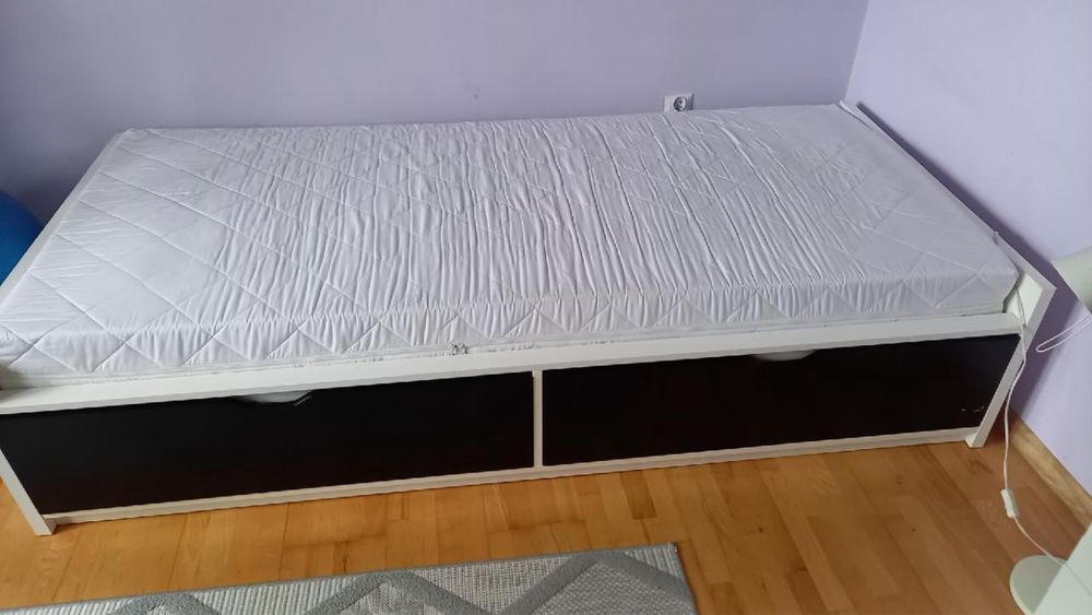 Rama łóżka z materacem IKEA