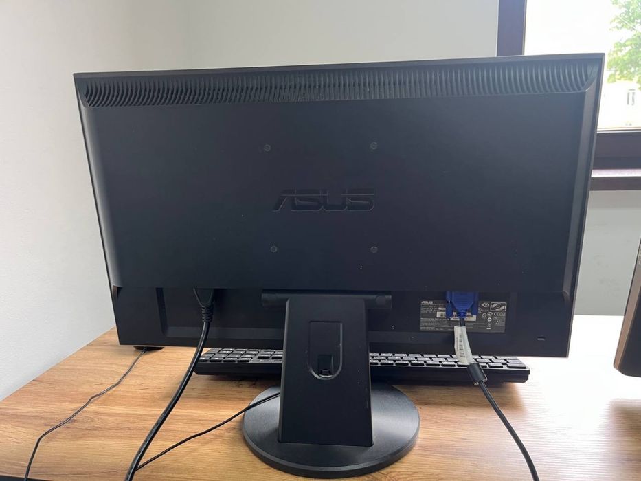 Монітор Asus