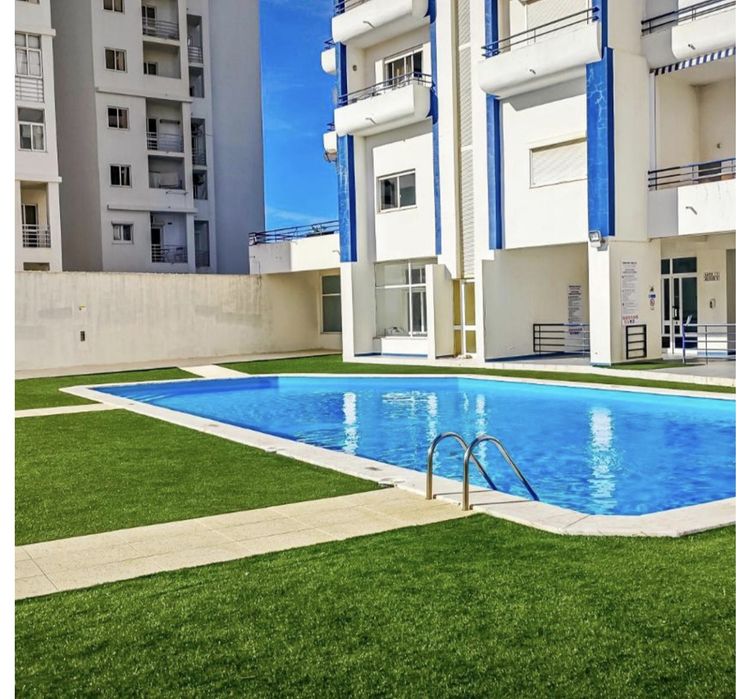 Apartamento com piscina e vista mar – Armação de Pêra
