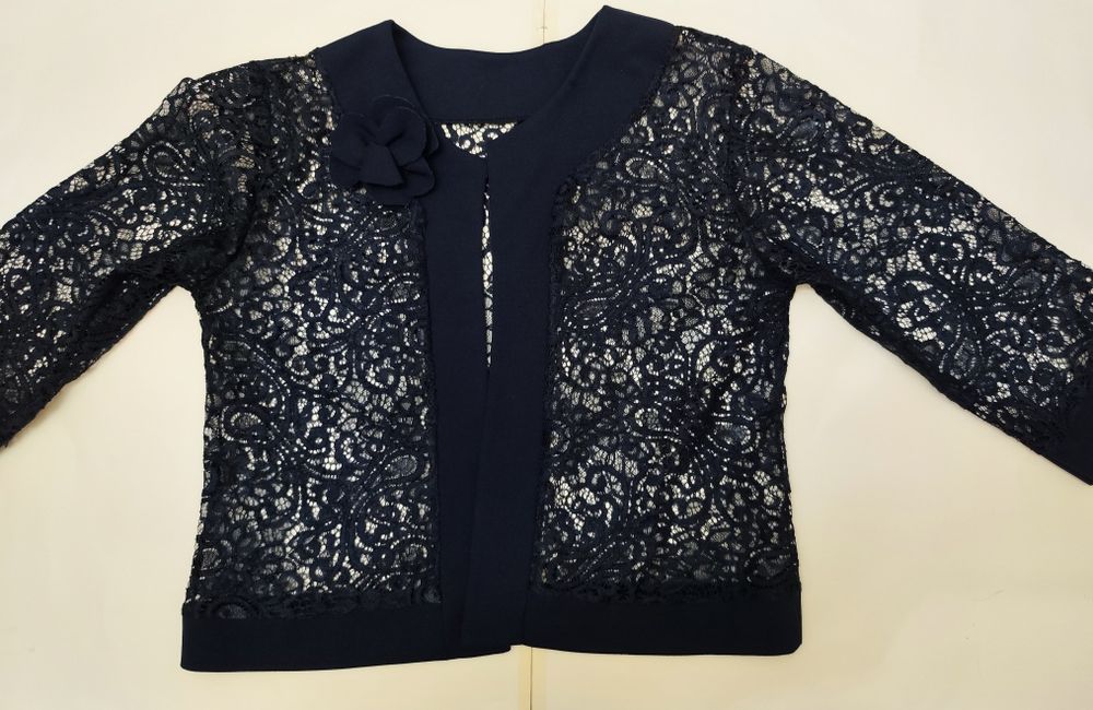 Bolero elegante em renda azul marinho tamanho M