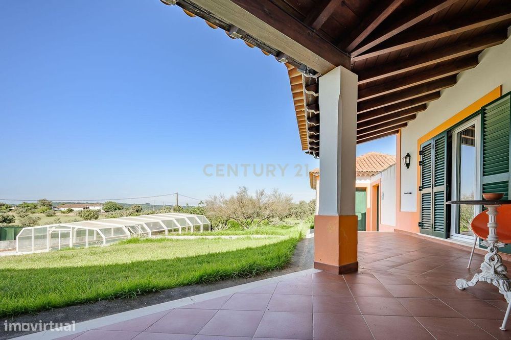 Moradia de sonho com Piscina, 7 Divisões e com Terreno 8461 m2  – Exce
