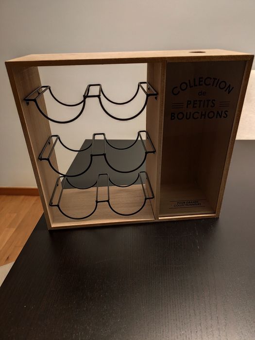 Expositor garrafas e rolhas